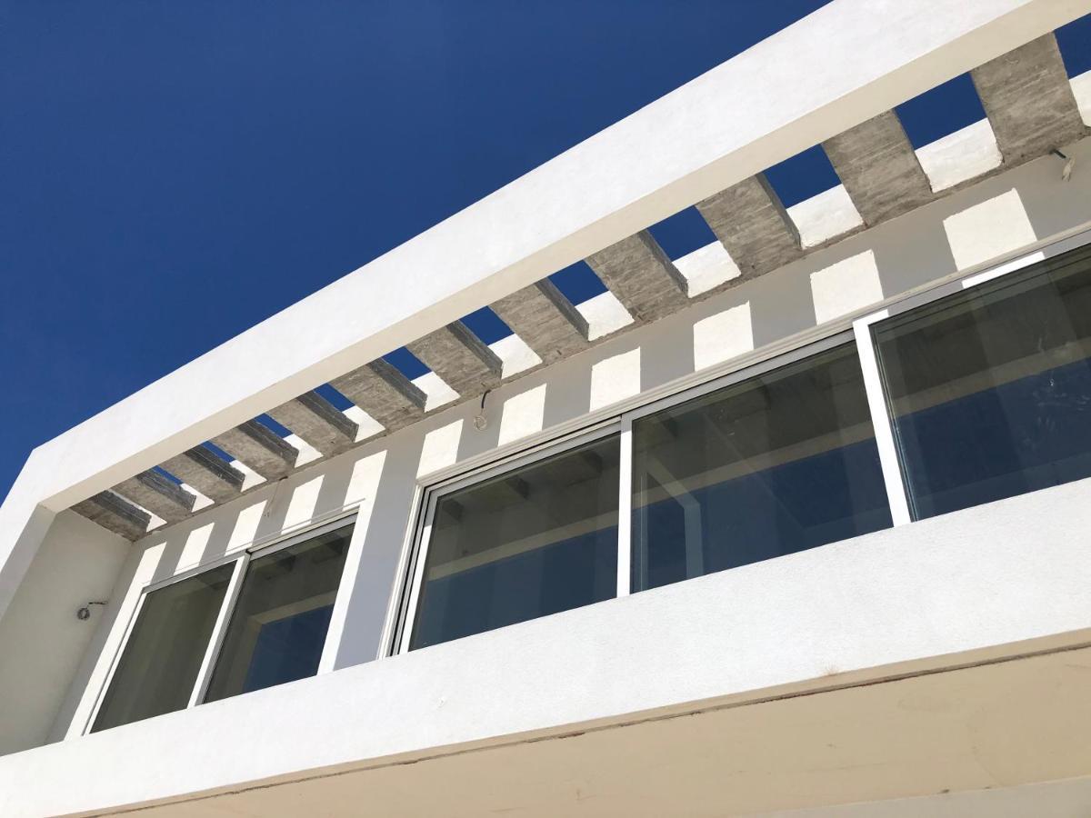 Kuro Beach House - Oceanfront Luxury & 25M Pool Ahliá Kültér fotó
