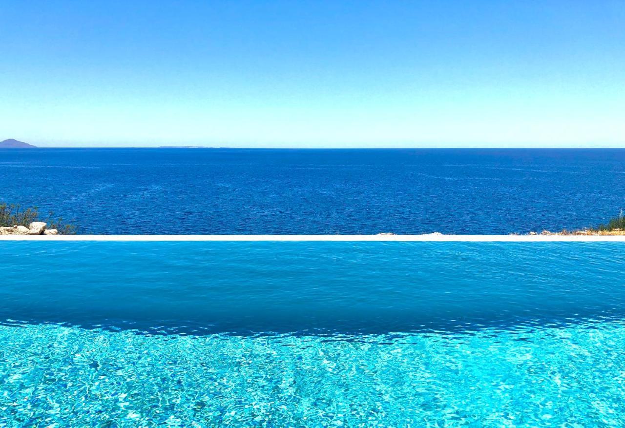 Kuro Beach House - Oceanfront Luxury & 25M Pool Ahliá Kültér fotó