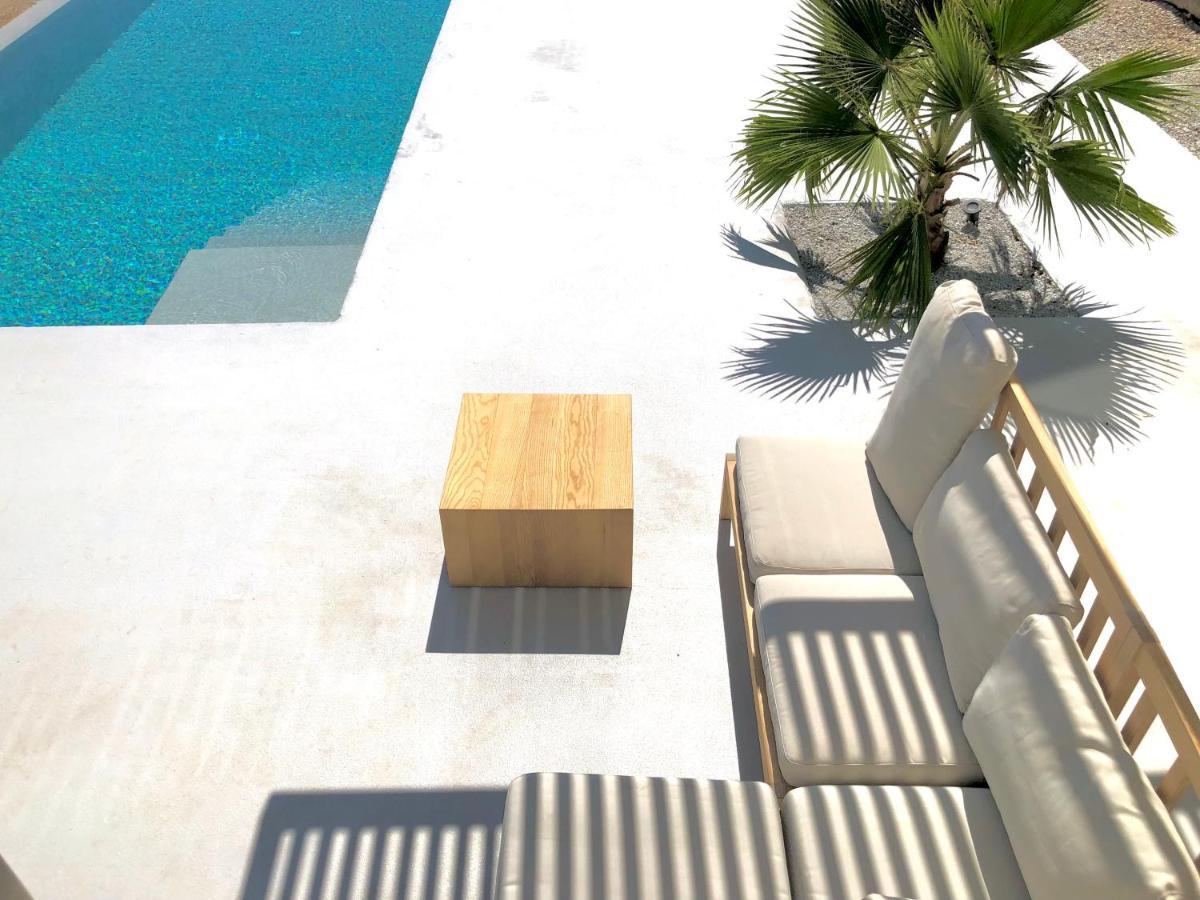 Kuro Beach House - Oceanfront Luxury & 25M Pool Ahliá Kültér fotó