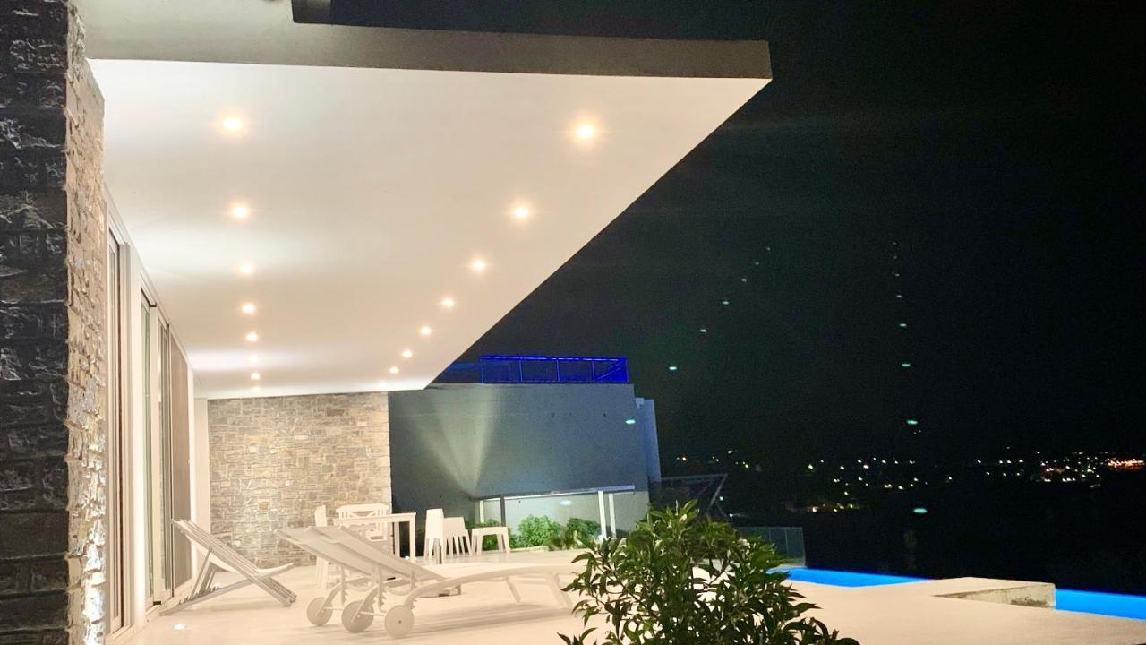 Kuro Beach House - Oceanfront Luxury & 25M Pool Ahliá Kültér fotó
