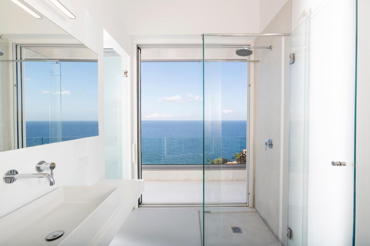 Kuro Beach House - Oceanfront Luxury & 25M Pool Ahliá Kültér fotó